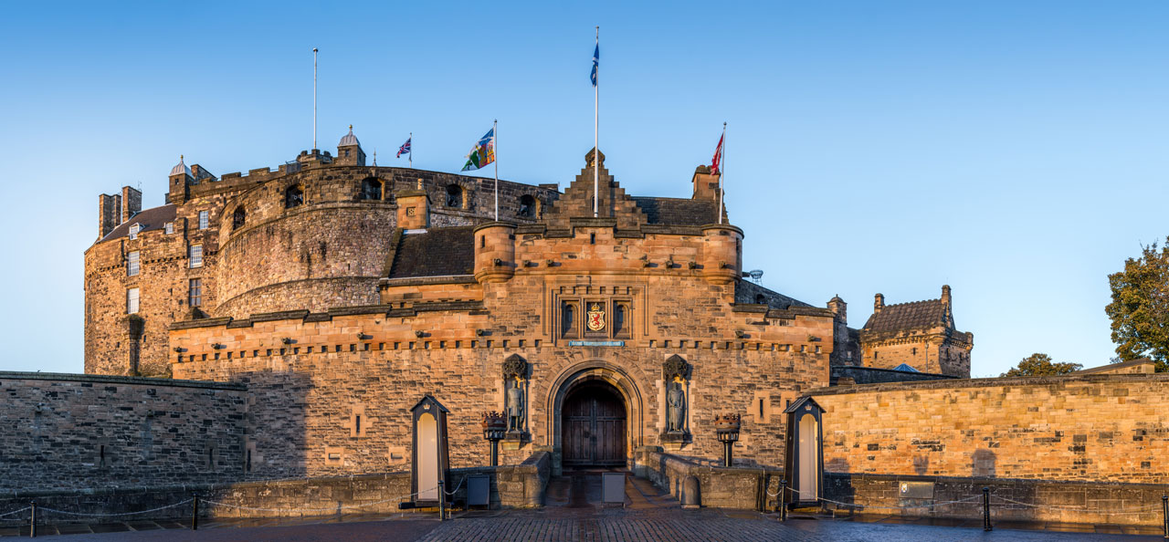 edinburgh-castle-front-gate.jpg