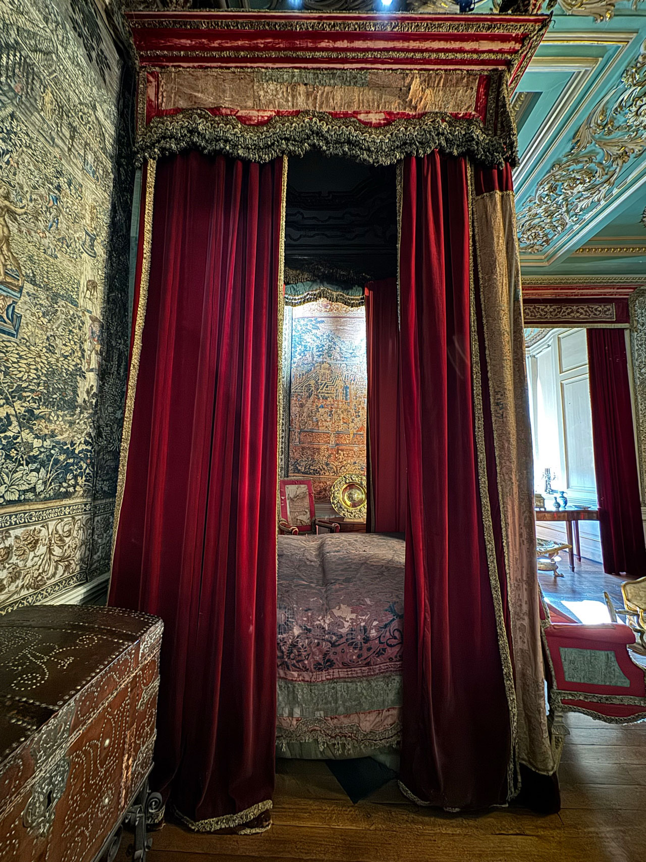 warwick castle queen anne room